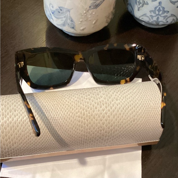 Brand new jimmy choo Havana sunglasses Tortoise shell frames w/ green lenses. - Picture 9 of 15